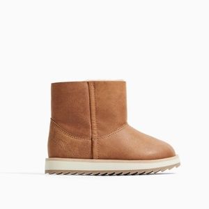 NWT! SOLD OUT! Zara Fuzzy Lined Boots - 6.5